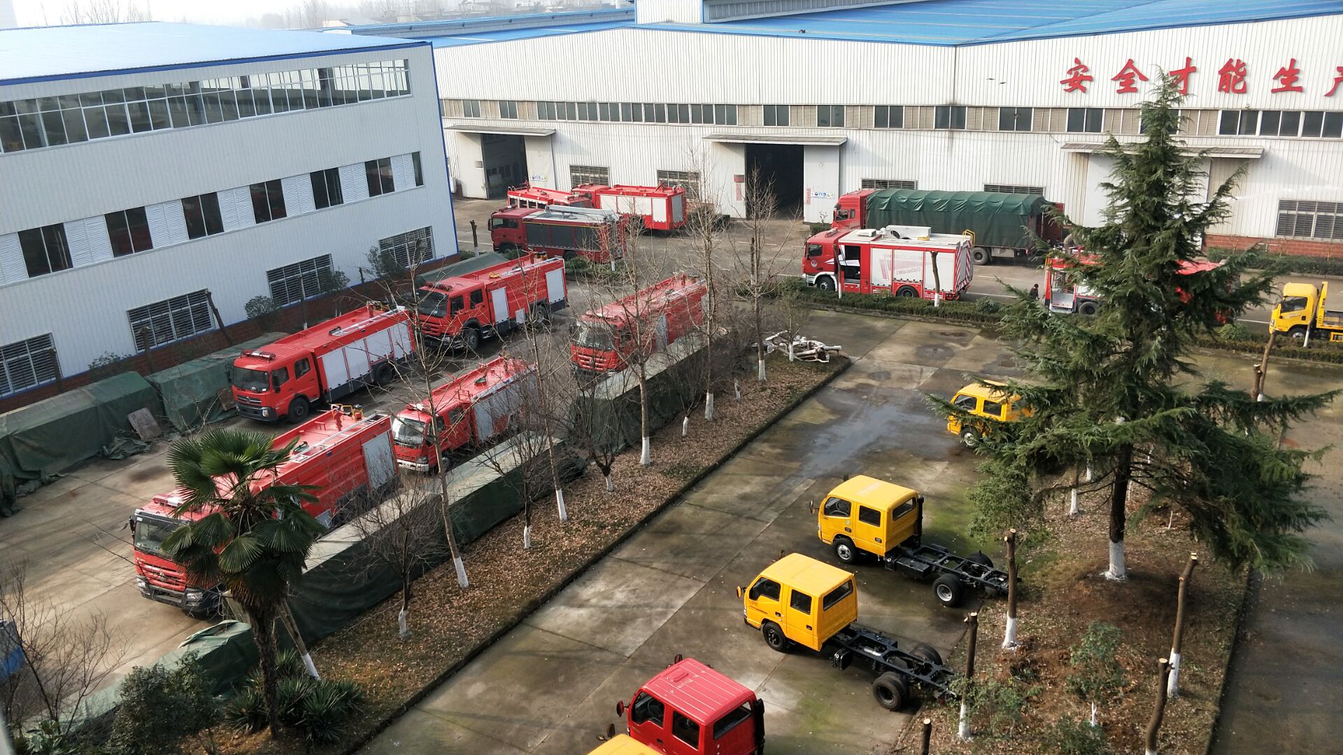 湖北江南消防車(chē)廠家現(xiàn)車(chē)圖片展示 AF3409C394B6BDD2C0F8C40EEAAA97FD.jpg